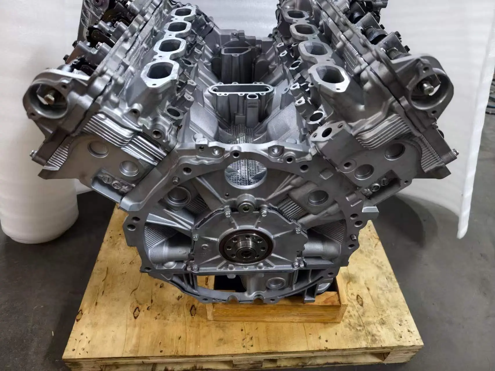 Реставрированный двигатель VK56VD V8-5,6 двигатель VK56VD